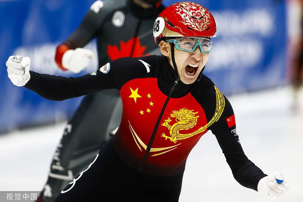 小林次郎一听这话，顿时激动无比的说道：叶先生，您……您说的是真的？洪五伸手在他脑袋上不轻不重的拍了一下，本着脸道：次郎，叶大师的话你还用怀疑？他什么时候说话不算话过？小林次郎捂着后脑勺嘿嘿笑道：五爷说的对，五爷说的对。